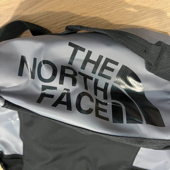The North Face Expandable Backpack Grey Black - Picture 3 of 5